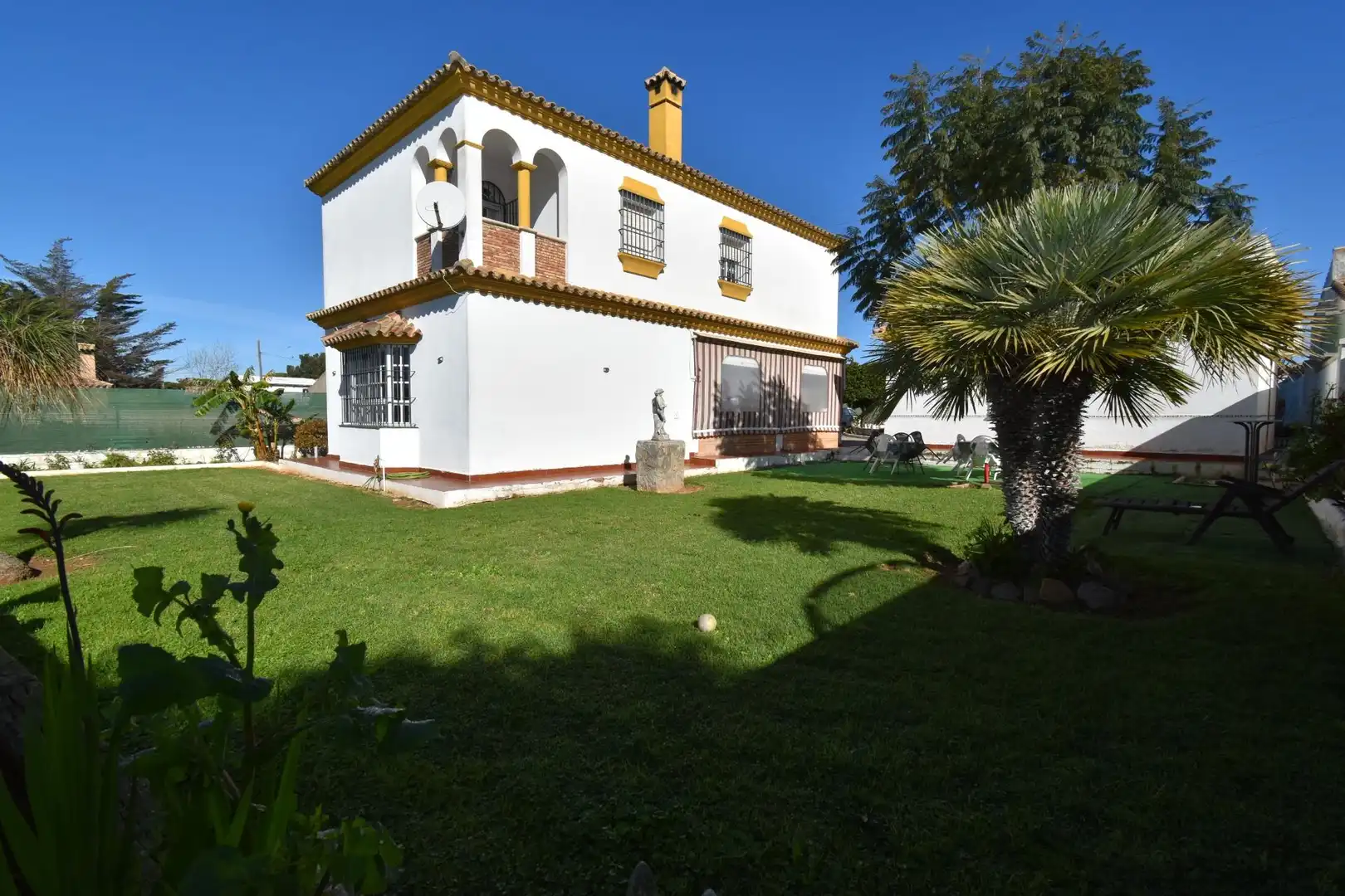 Garden of Houses for sale in Chiclana de la Frontera  with Air Conditioner, Heating and Private garden