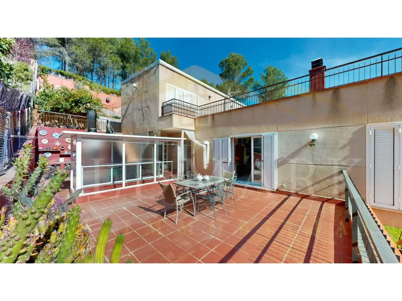 Vista exterior de Casa o xalet en venda en Corbera de Llobregat amb Aire condicionat, Calefacció i Jardí privat
