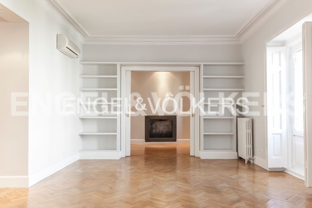 Sala d'estar de Apartament de lloguer en  Madrid Capital amb Aire condicionat, Calefacció i Parquet