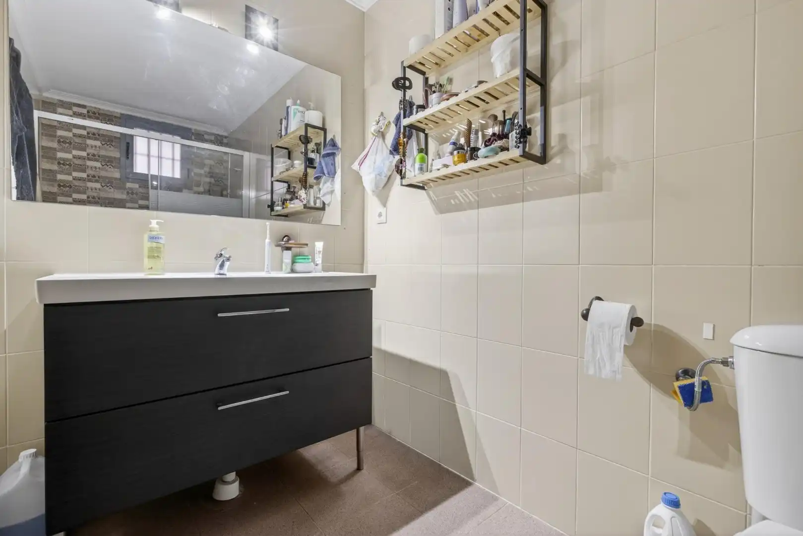 Baño de Piso en venta en Sevilla con Aire acondicionado, Terraza y Piscina comunitaria