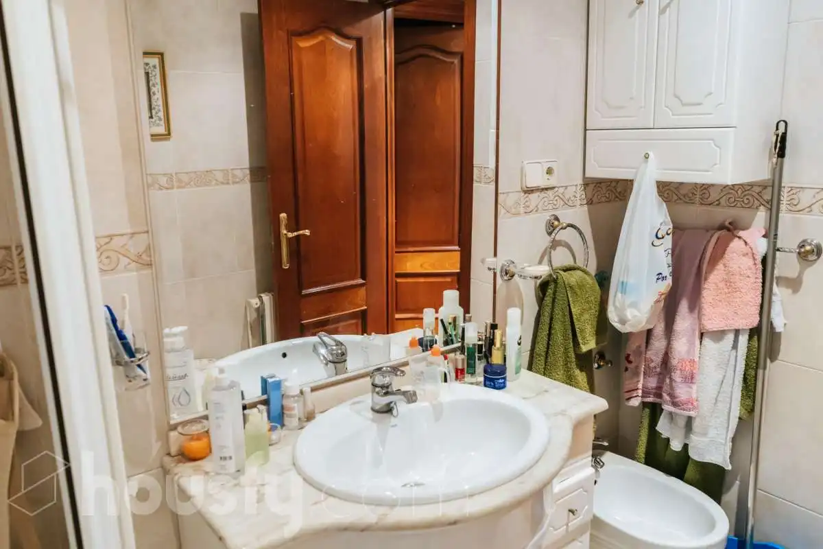 Wohnung zur Miete in Calle de Ochagavia, Valdezarza