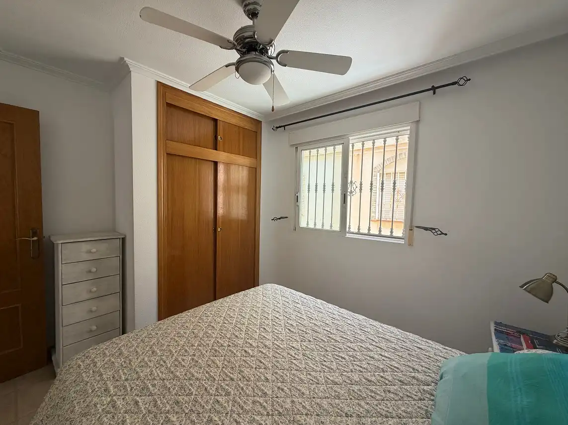 Habitación de Casa adosada en venta en Santa Pola con Terraza y Piscina comunitaria