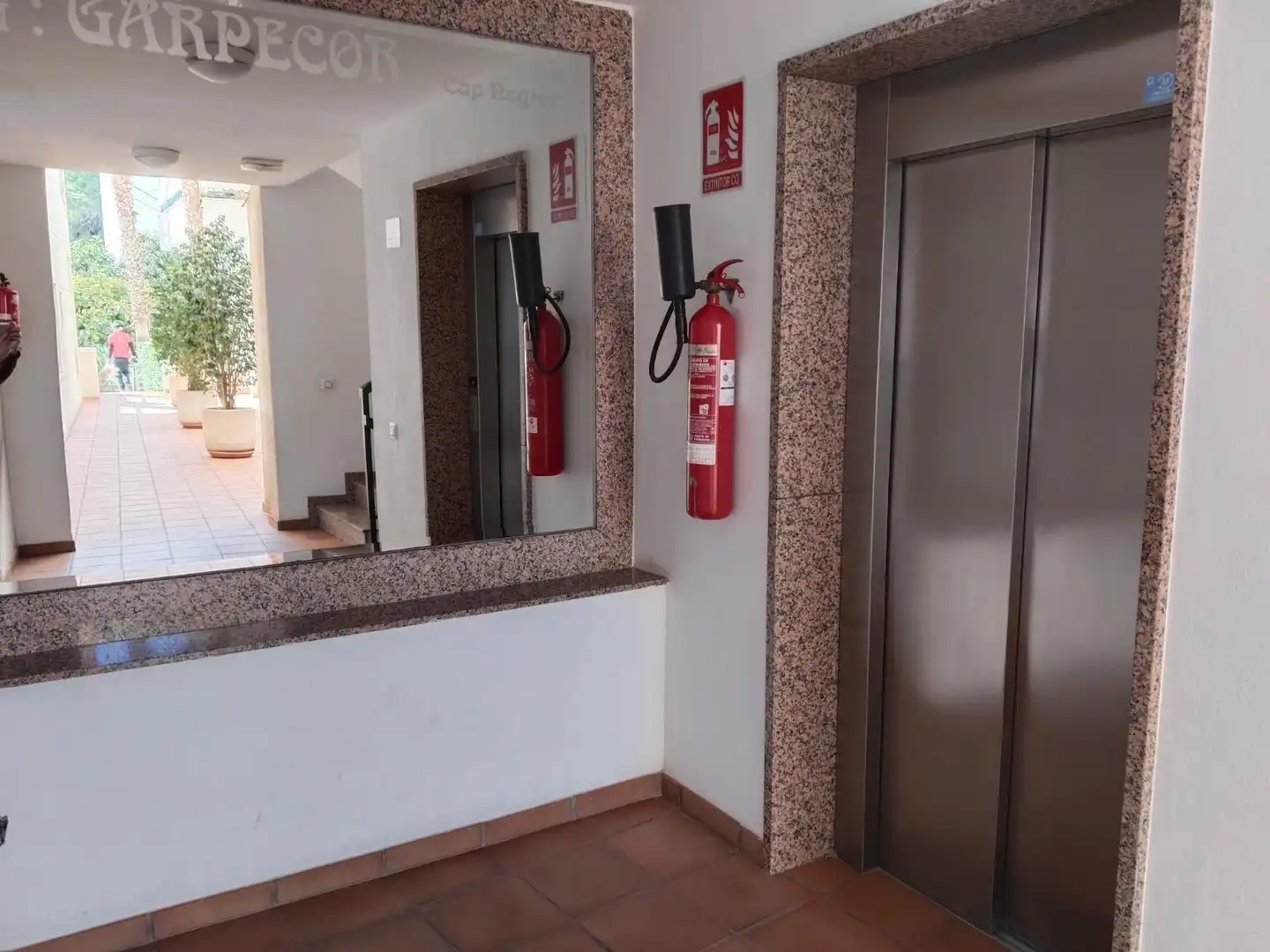 Wohnung zum Verkauf in Altea mit Klimaanlage, Privatgarten und Terrasse