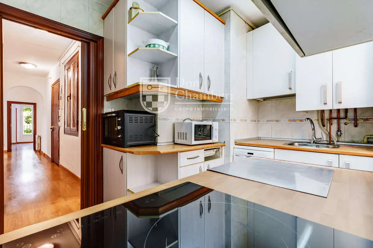 Cocina de Piso de alquiler en Madrid con Calefacción, Amueblado y Horno