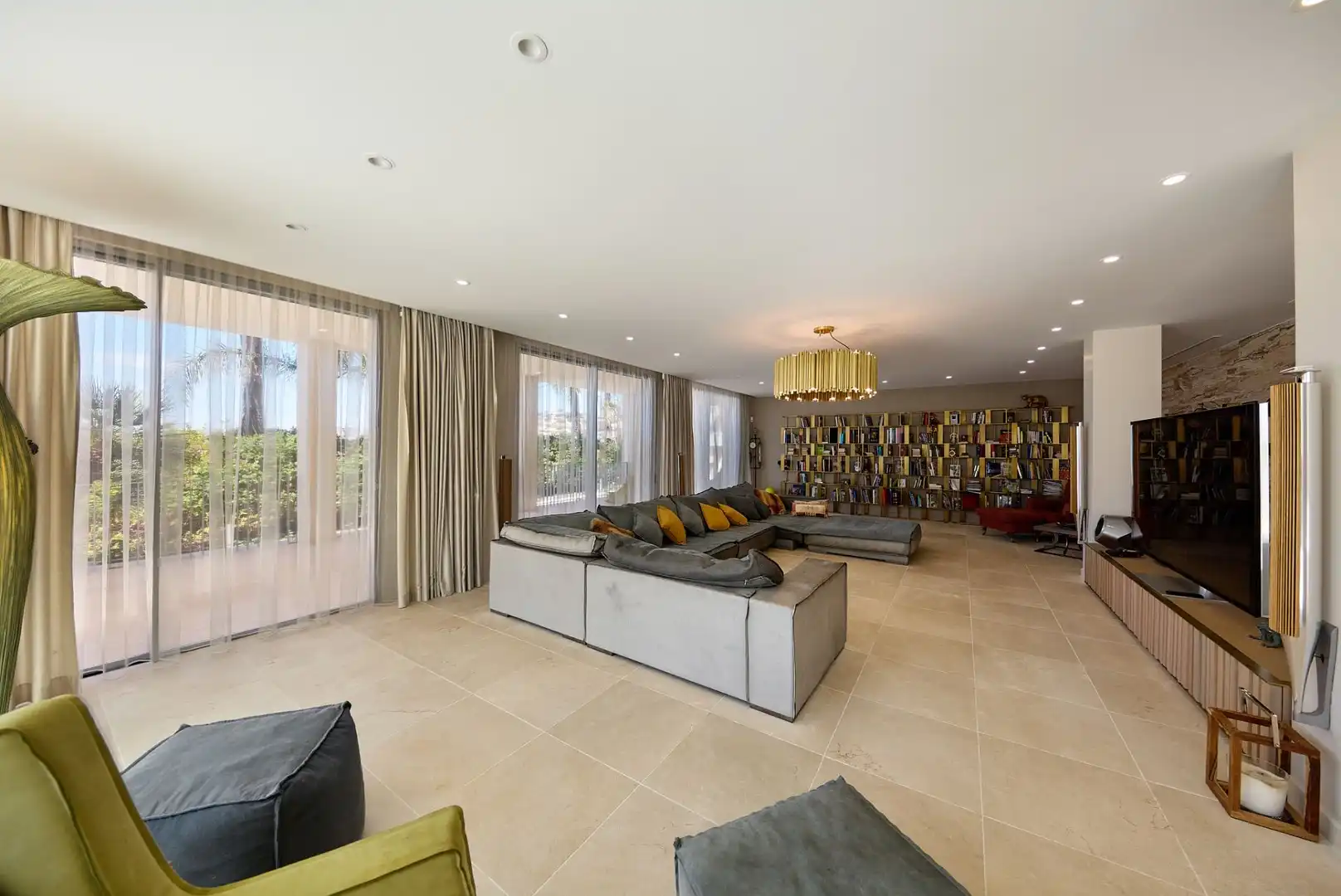 Sala d'estar de Casa o xalet en venda en Alicante / Alacant amb Aire condicionat, Calefacció i Jardí privat