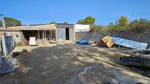 Parcela de 600 M2 con Nave de 217 M2 destinada a carpintería industrial