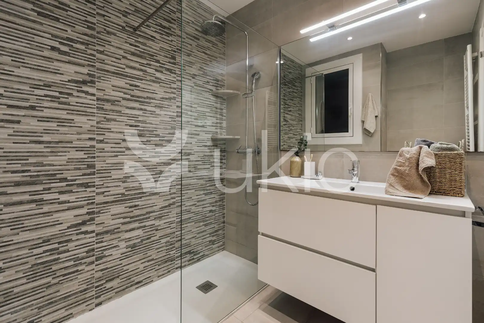 Baño de Apartamento de alquiler en Barcelona con Aire acondicionado, Calefacción y Terraza