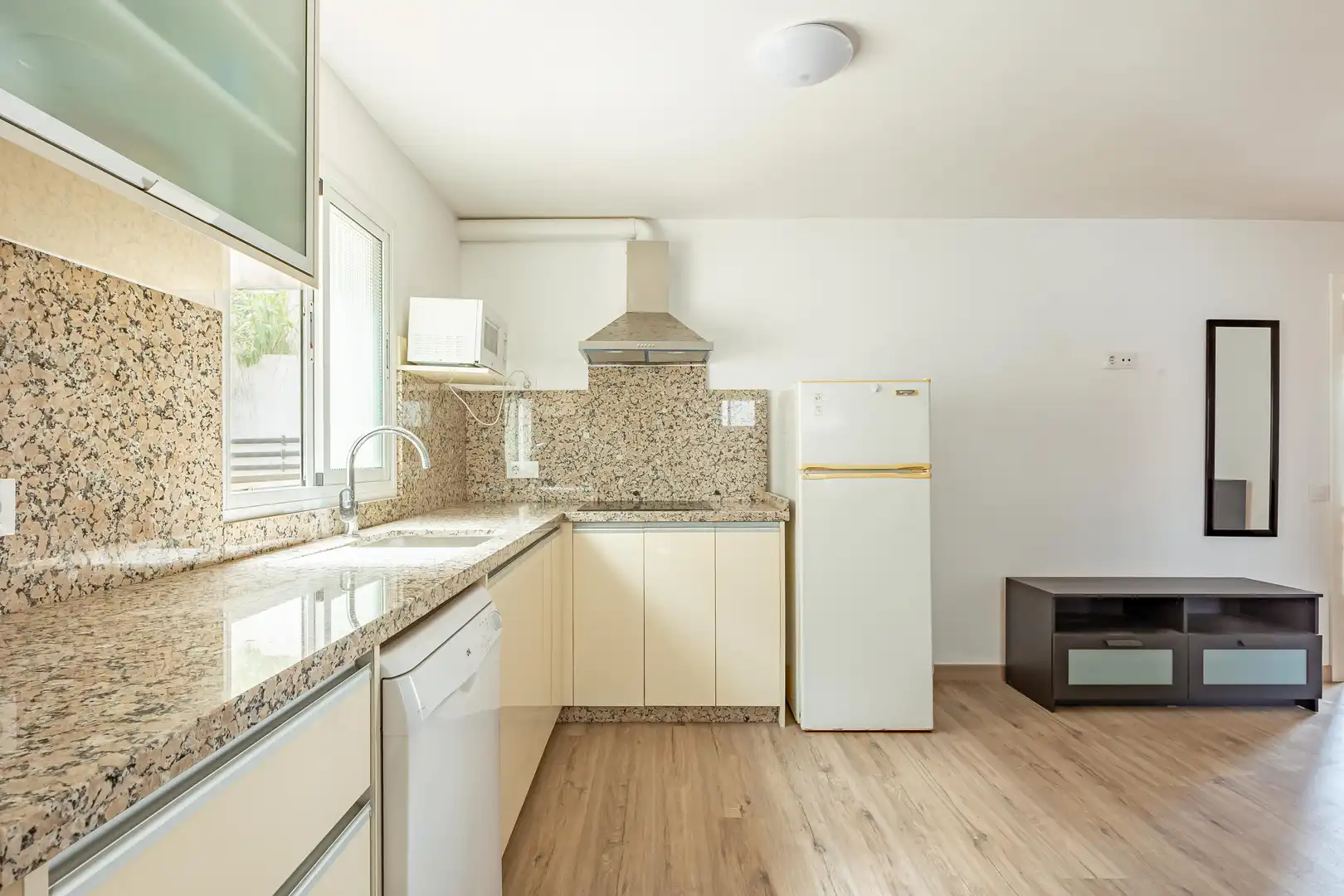 Cuina de Casa o xalet en venda en Las Palmas de Gran Canaria amb Aire condicionat, Jardí privat i Terrassa