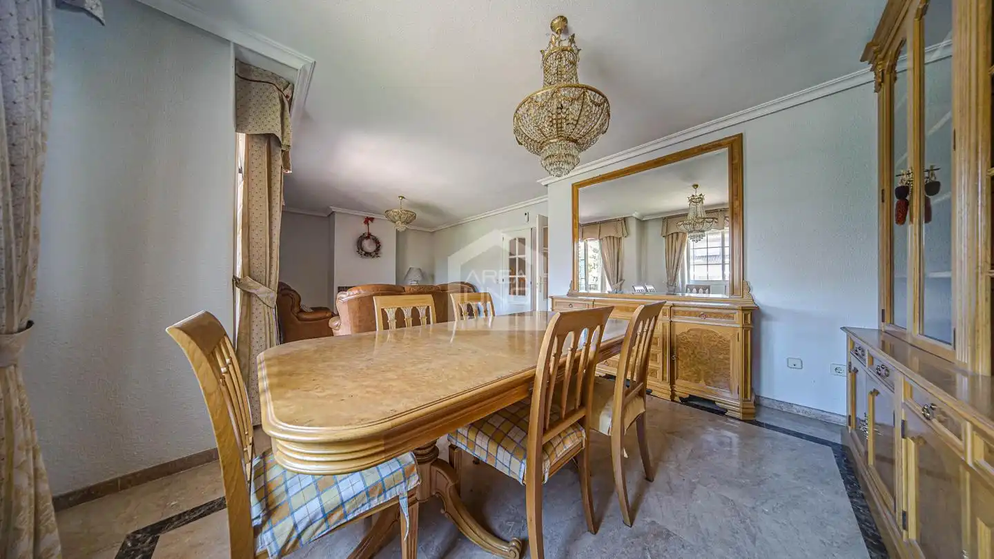 Comedor de Casa adosada en venta en Villaviciosa de Odón con Calefacción, Jardín privado y Parquet