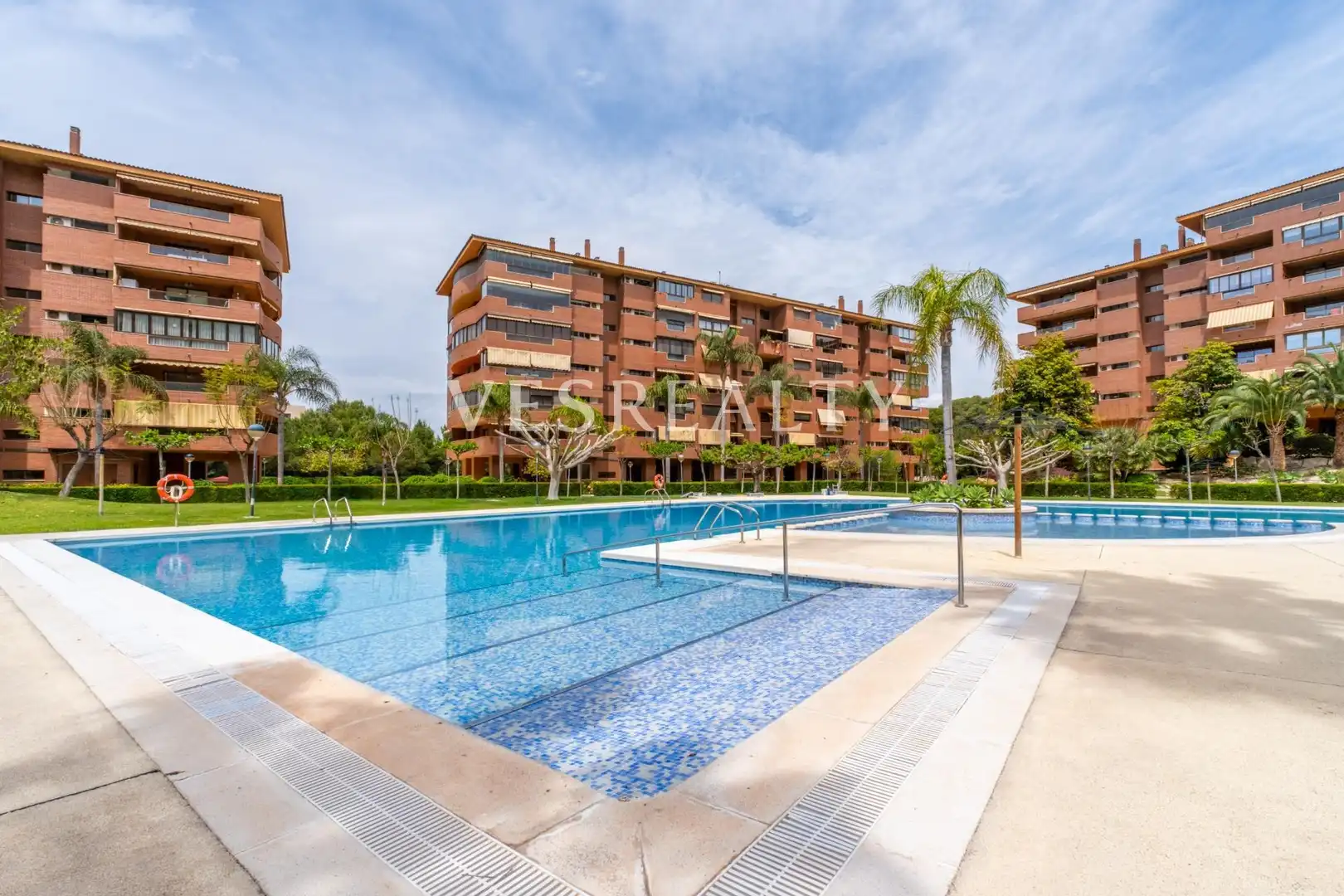 Vista exterior de Pis en venda en Alicante / Alacant amb Aire condicionat, Calefacció i Jardí privat