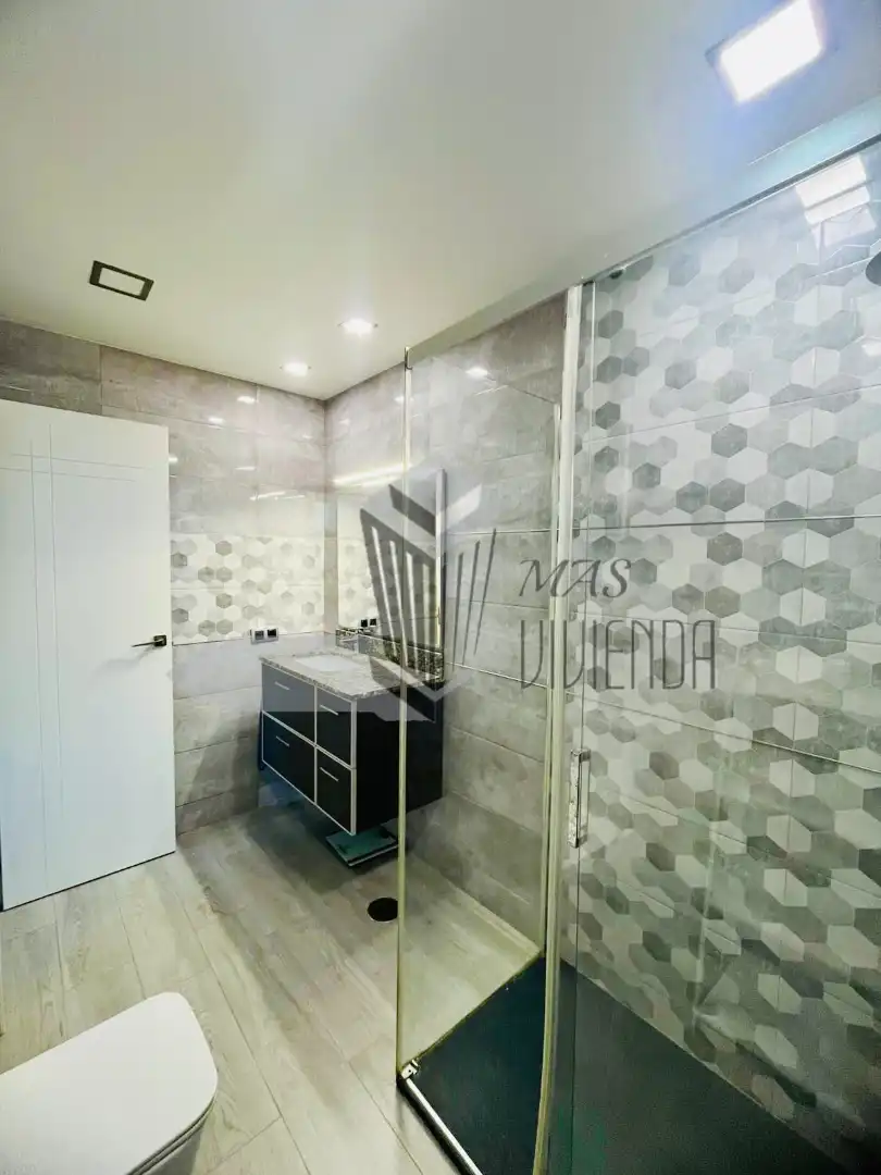Badezimmer von Wohnung zum Verkauf in Algeciras mit Abstellraum und Möbliert