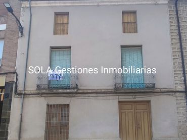 Casa con balcón en venta en Calle Andalucía