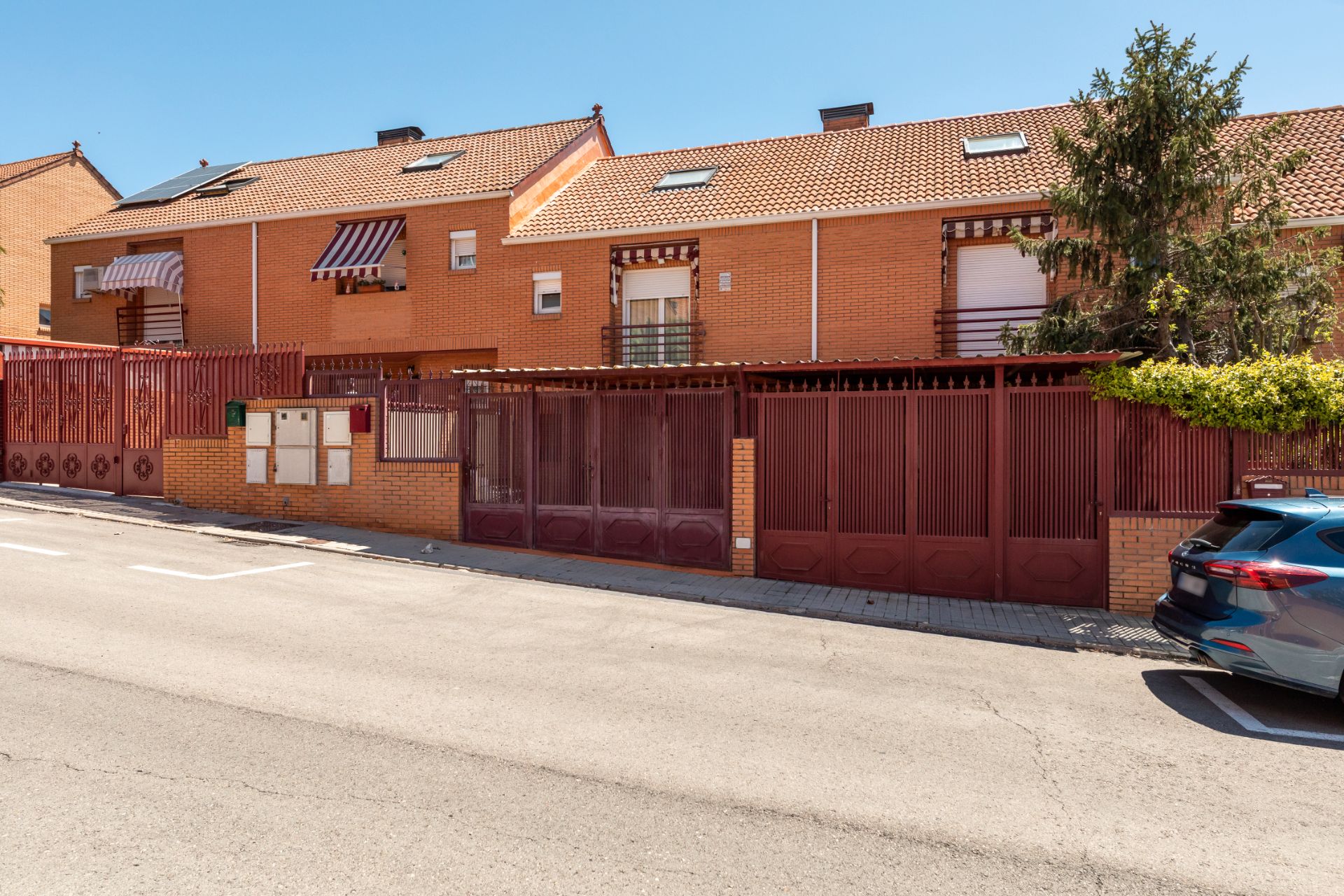 Vista exterior de Casa o xalet en venda en Móstoles amb Calefacció, Jardí privat i Terrassa