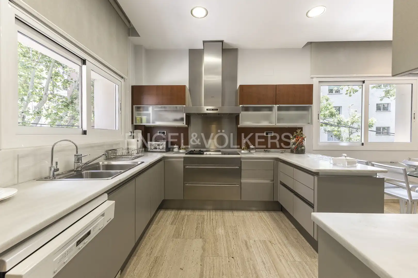 Cocina de Casa o chalet en venta en Barcelona con Aire acondicionado, Calefacción y Jardín privado