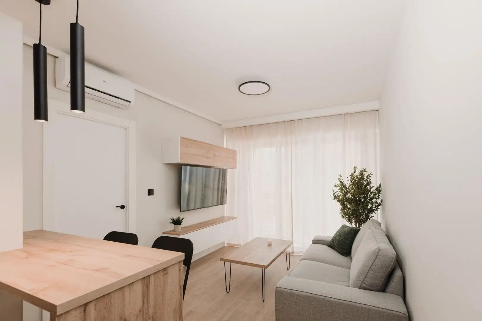 Living room of Apartments for rent in Murcia  with Air Conditioner, Furnished and Balcony