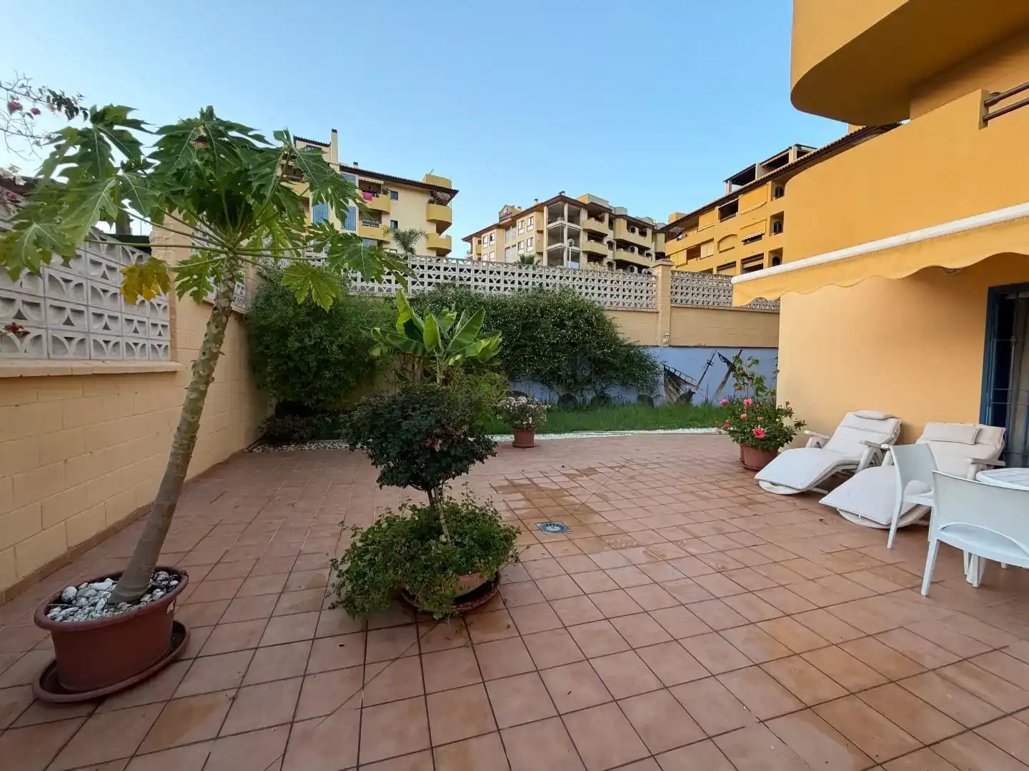 Terraza de Piso de alquiler en Marbella con Aire acondicionado, Jardín privado y Piscina
