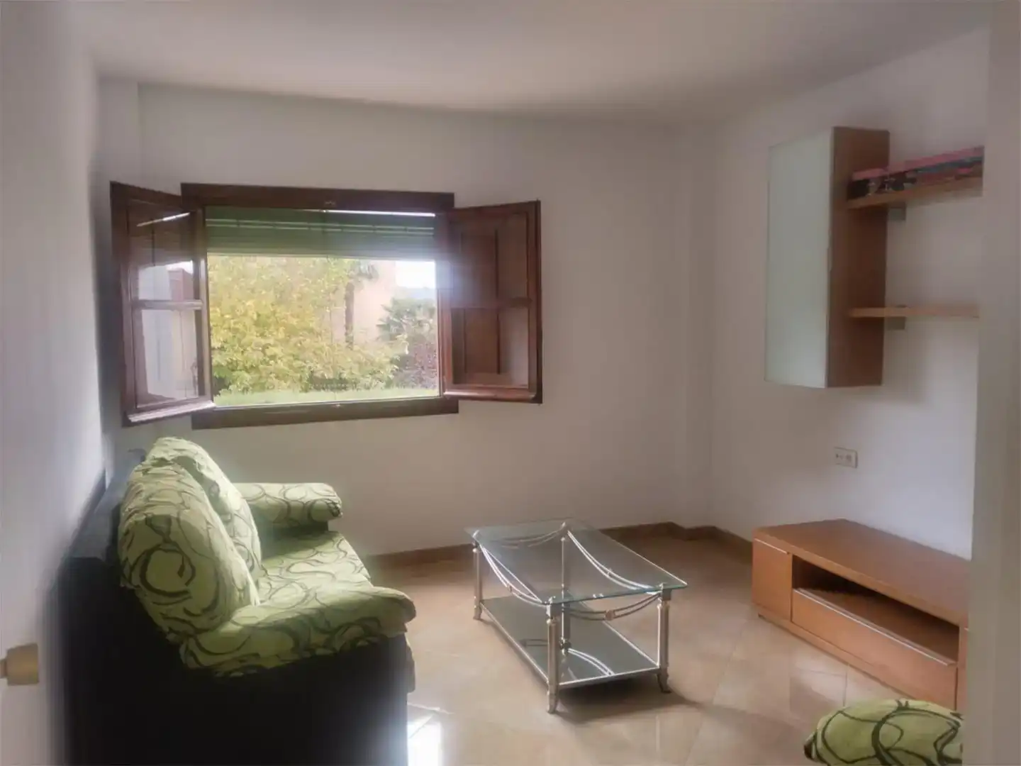 Sala d'estar de Pis de lloguer en Dúrcal amb Aire condicionat, Jardí privat i Traster