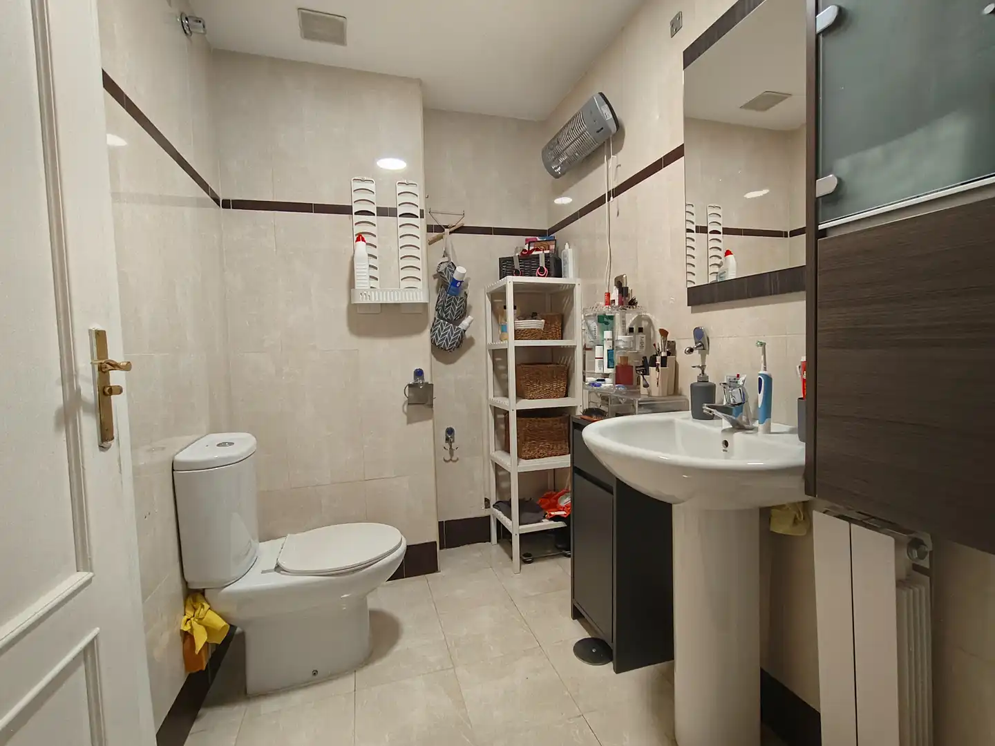 Baño de Piso en venta en La Zubia con Aire acondicionado, Parquet y Amueblado