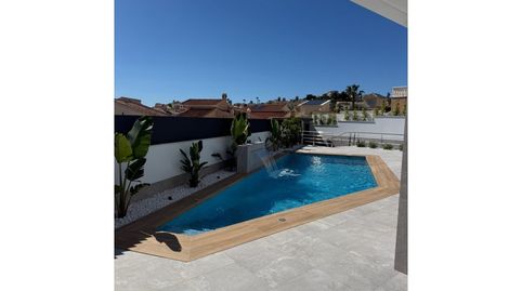 Foto 2 de Casa o xalet en venda a Calle Pico del Puig Campana, La Marquesa, Rojales