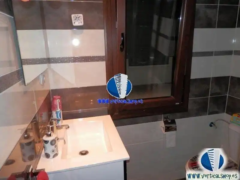 Bathroom of Flat for sale in Caudete  with Air Conditioner, Parquet flooring and Terrace
