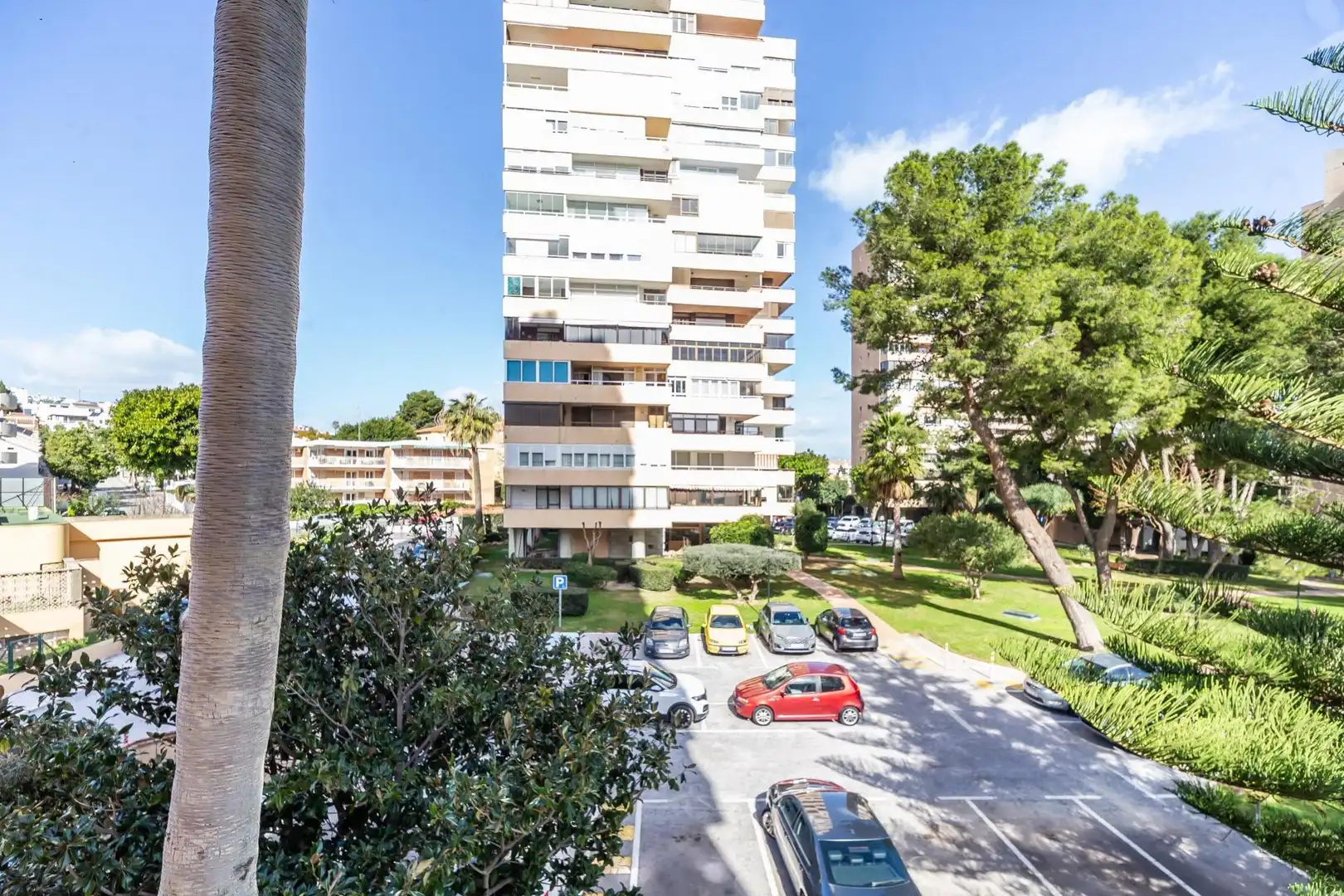 Vista exterior de Piso en venta en Torremolinos con Aire acondicionado, Jardín privado y Terraza