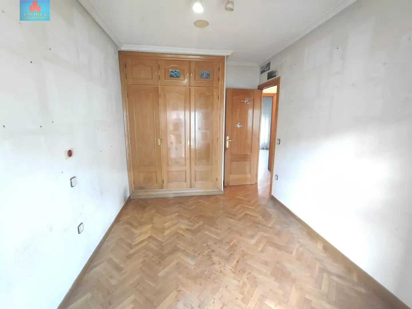 Habitación de Casa adosada en venta en Ávila con Calefacción, Jardín privado y Trastero