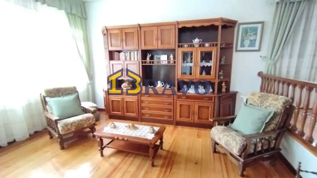 Sala d'estar de Casa o xalet en venda en Medina de Pomar amb Calefacció, Jardí privat i Piscina
