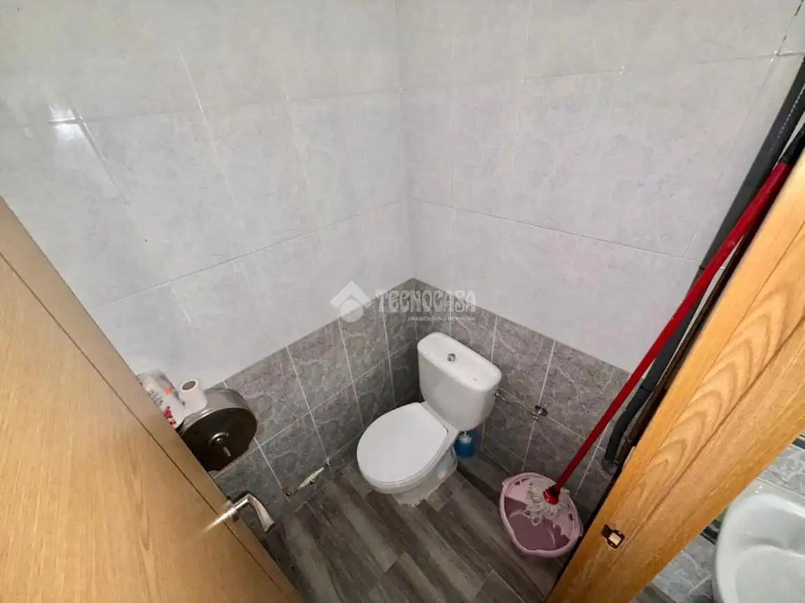 Bathroom of Commercial properties for sale in Madrid  with Air Conditioner