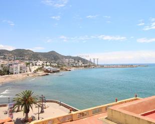 Vista exterior de Casa o xalet de lloguer en Sitges amb Aire condicionat, Terrassa i Balcó