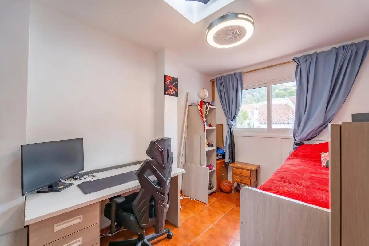 Schlafzimmer von Maisonette zum Verkauf in Málaga mit Klimaanlage, Heizung und Privatgarten