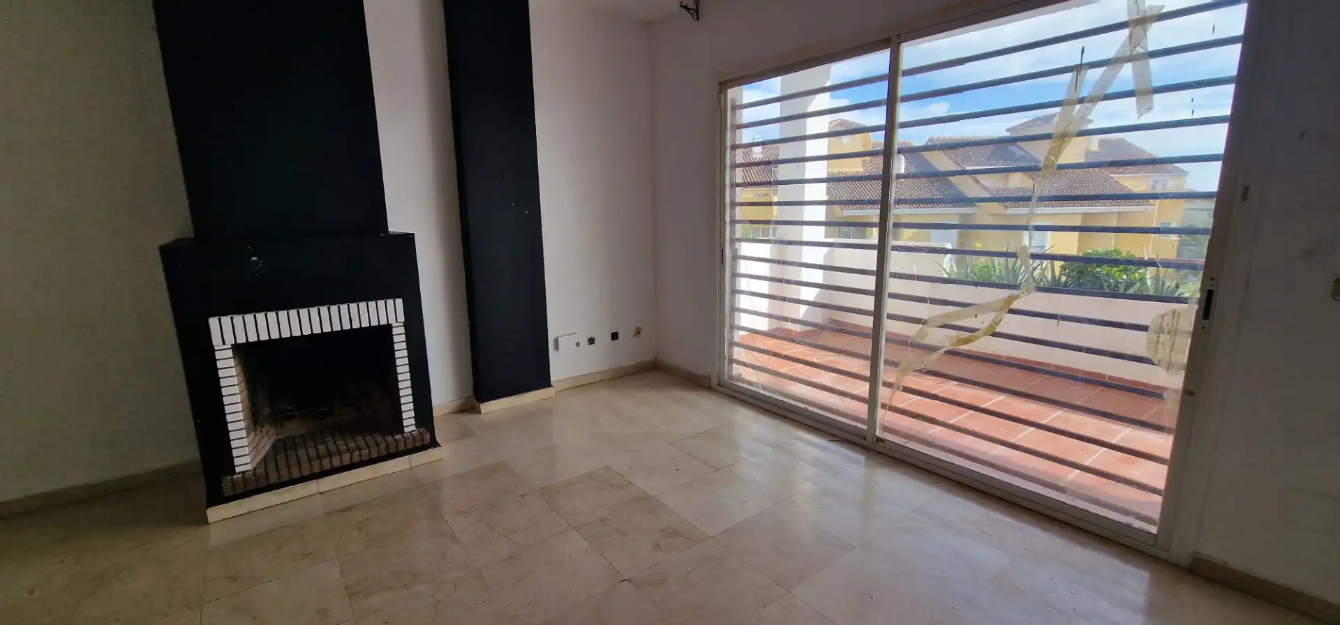 Sala de estar de Piso en venta en Estepona con Jardín privado, Terraza y Piscina