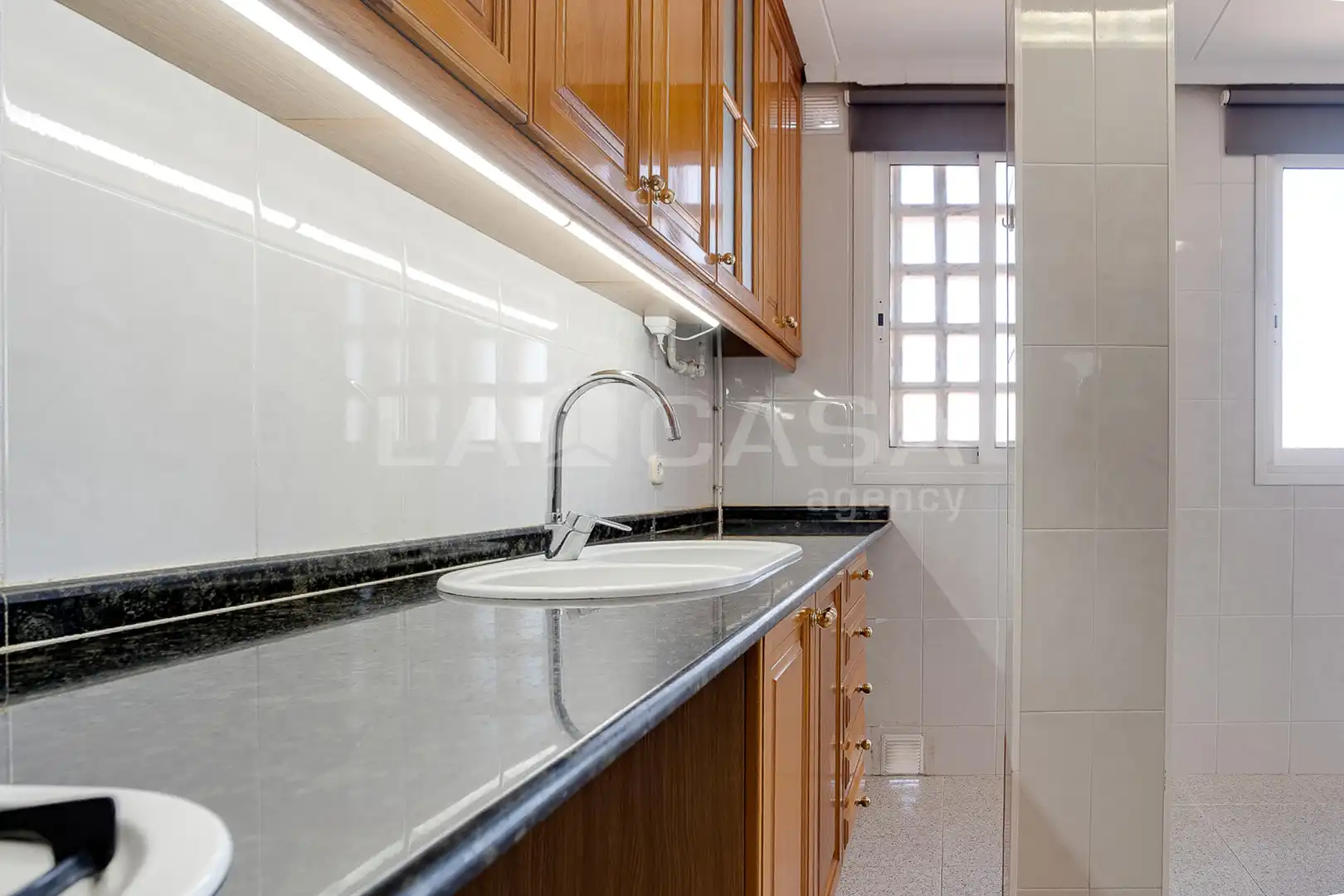 Cocina de Piso en venta en Barcelona con Calefacción y Balcón