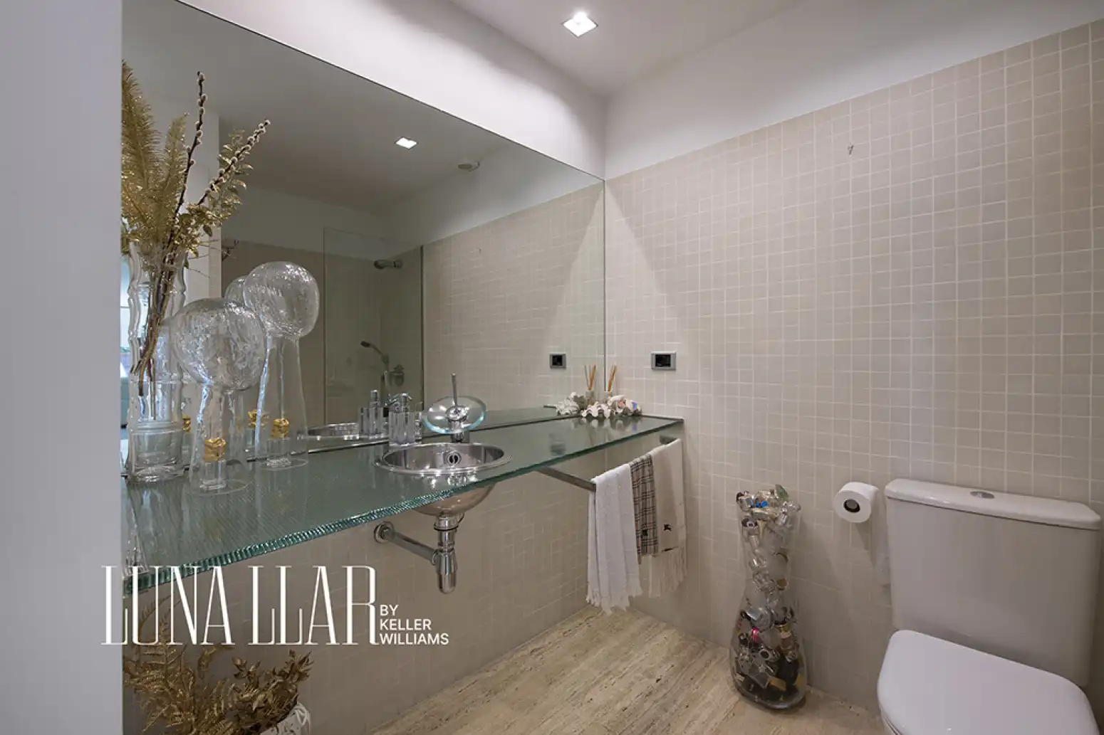 Bathroom of Houses for sale in Castelldefels  with Swimming Pool