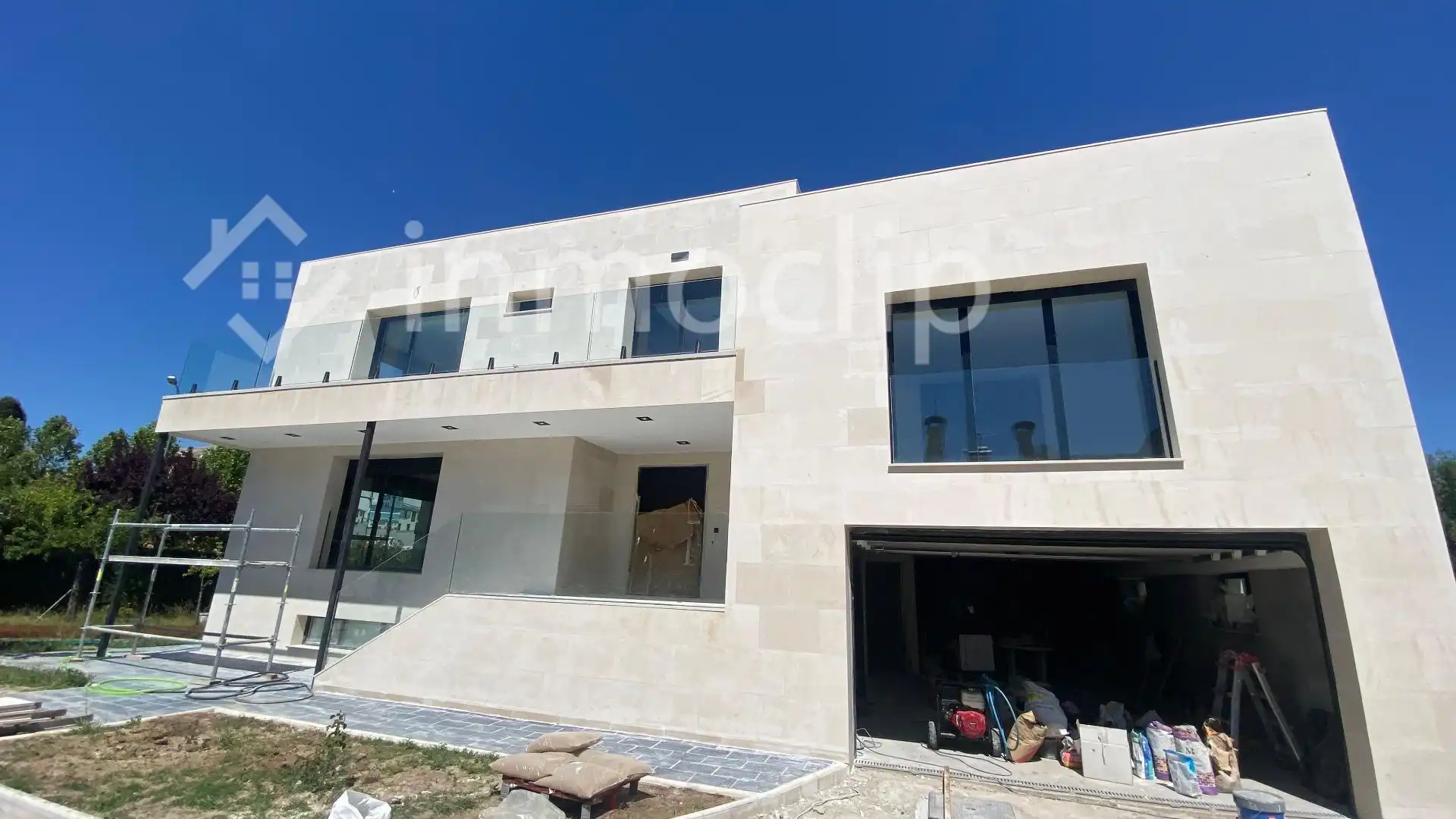 Vista exterior de Casa o xalet en venda en Villamayor amb Calefacció, Jardí privat i Terrassa