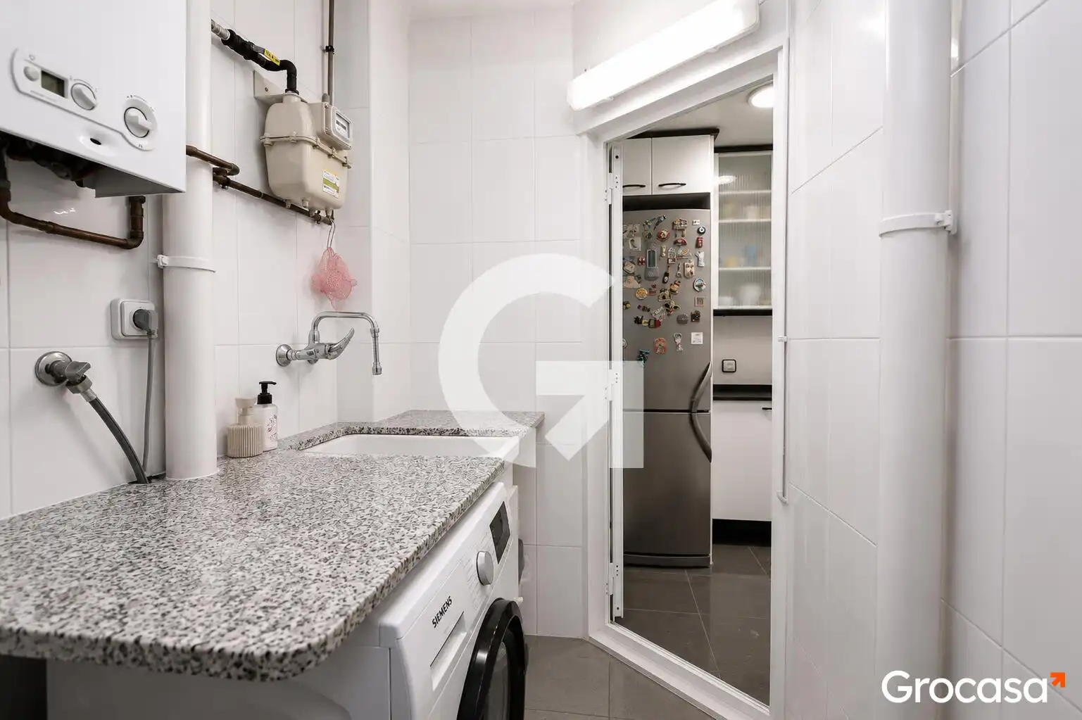 Kitchen of Flat for sale in L'Hospitalet de Llobregat  with Terrace and Oven