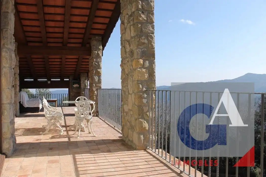 Casa rústica amb terrassa en venda a Sant Joan Les Fonts, imagen 48
