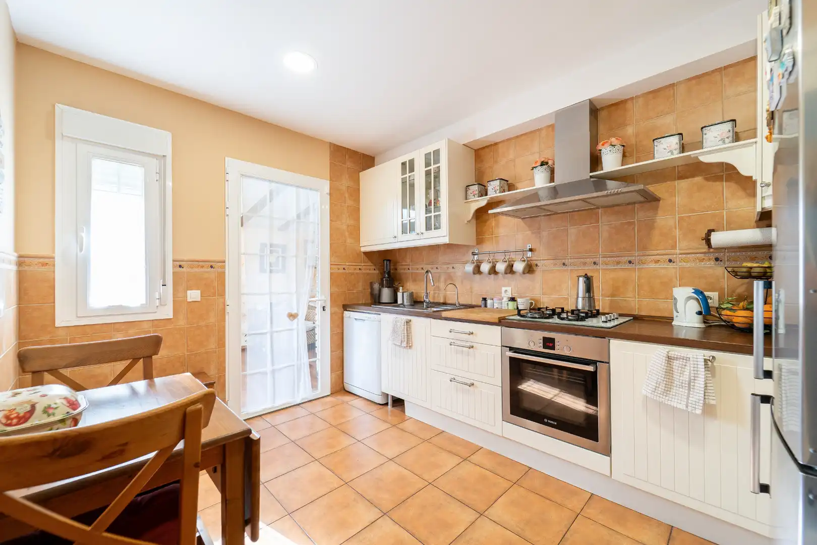 Cocina de Casa adosada en venta en La Torre de Esteban Hambrán con Aire acondicionado, Calefacción y Jardín privado