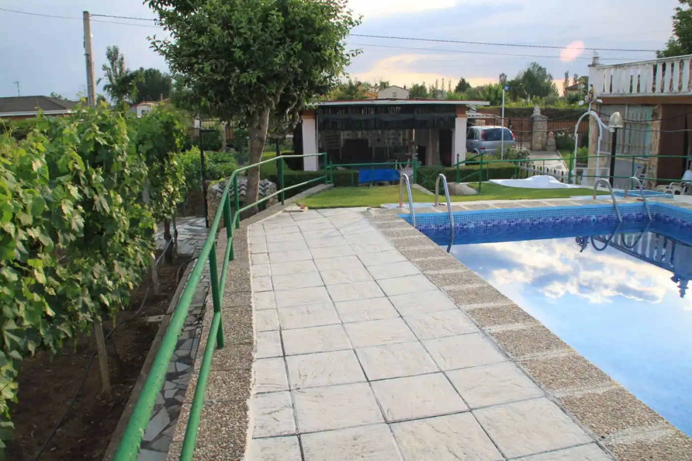 Piscina de Finca rústica en venta en Grijota con Terraza
