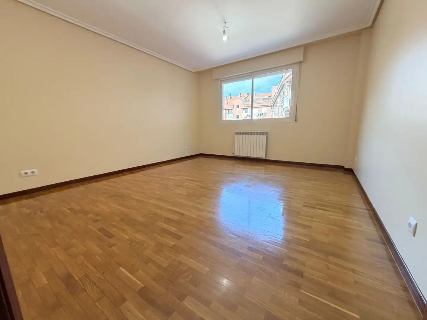 Dormitori de Apartament en venda en Lardero amb Calefacció, Terrassa i Traster