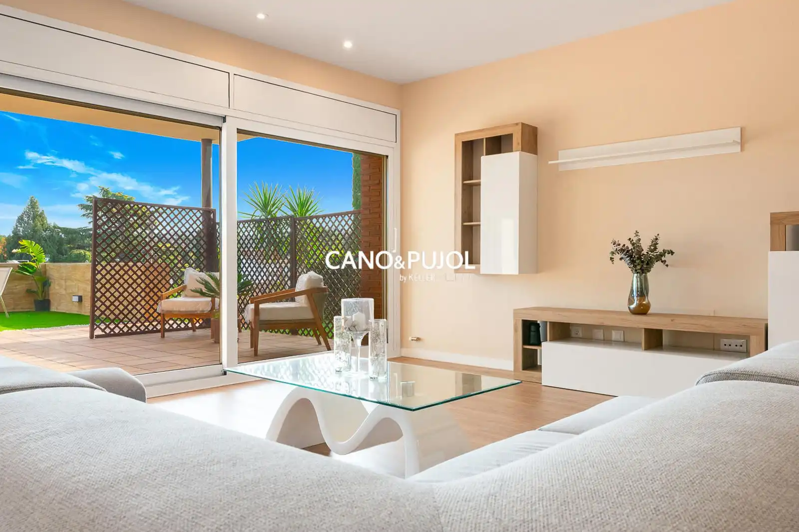Living room of Houses for sale in Sant Cugat del Vallès  with Air Conditioner, Terrace and Swimming Pool