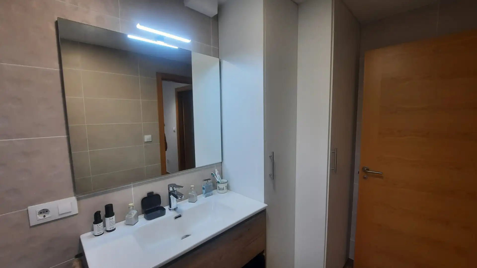 Bathroom of Flat for rent in Vigo   with Heating, Parquet flooring and Terrace