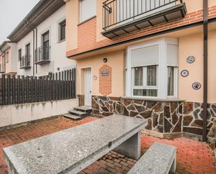 Vista exterior de Casa o xalet en venda en Arévalo amb Aire condicionat, Terrassa i Piscina