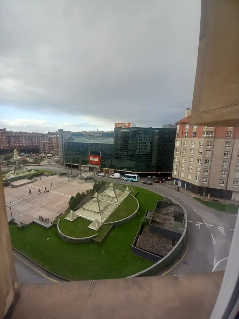 Vista exterior de Pis en venda en Gijón  amb Calefacció