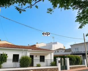 Exterior view of House or chalet for sale in Madroñera  with Air Conditioner, Heating and Private garden