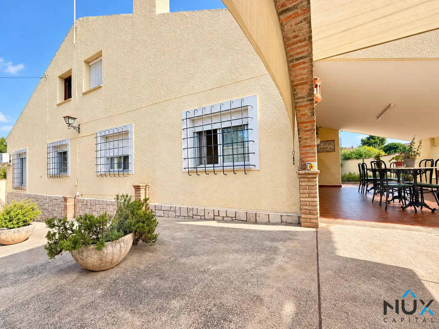 Vista exterior de Casa o xalet en venda en Paterna amb Aire condicionat, Calefacció i Jardí privat