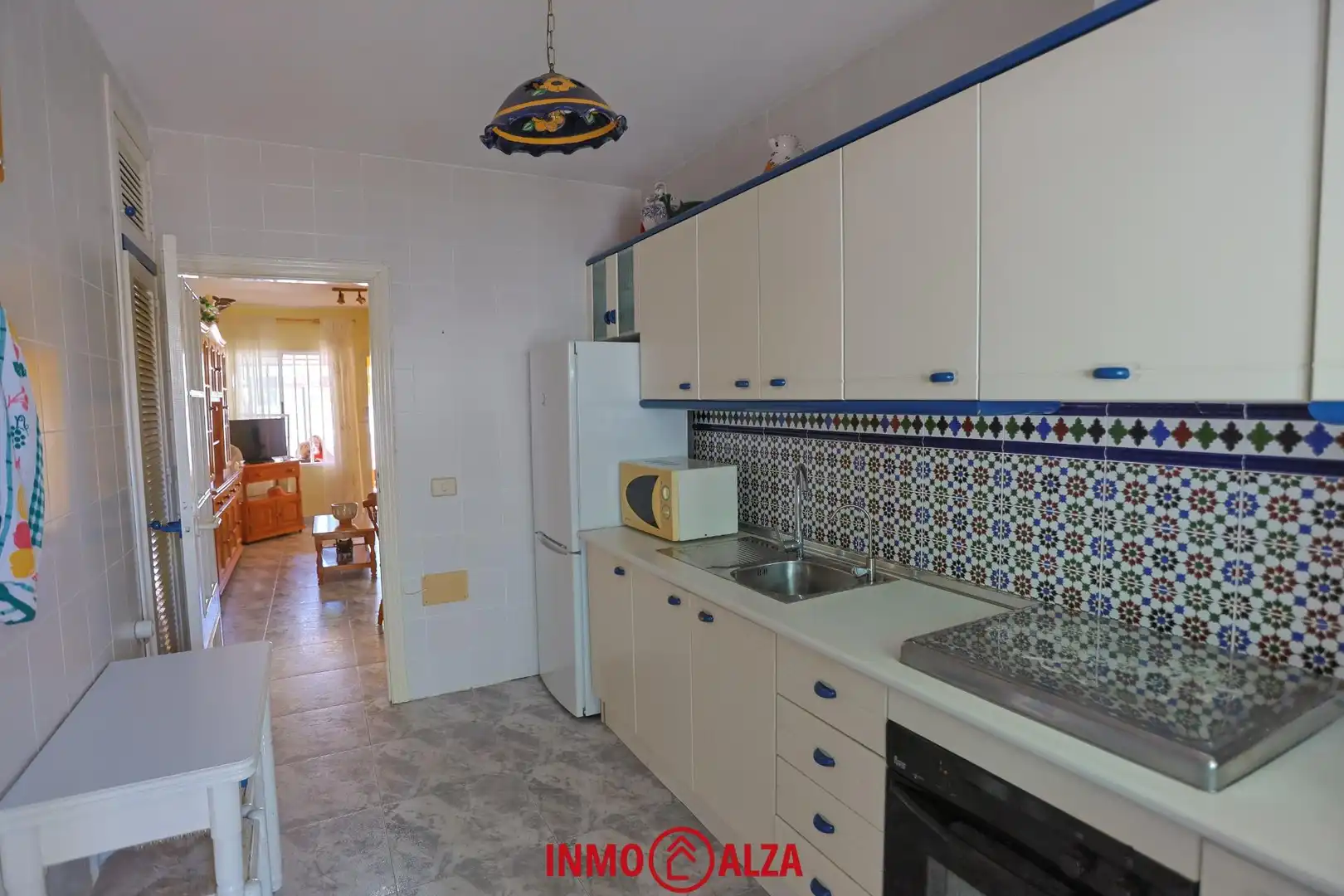 Küche von Einfamilien-Reihenhaus zum Verkauf in Los Alcázares mit Privatgarten, Terrasse und Abstellraum