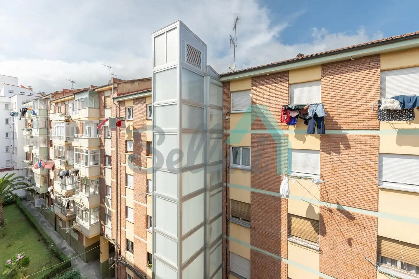 Außenansicht von Wohnung zur Miete in Oviedo  mit Heizung, Terrasse und Möbliert