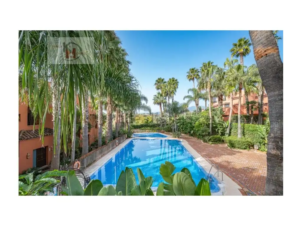 Casa adosada en venta en Lomas de Marbella Club