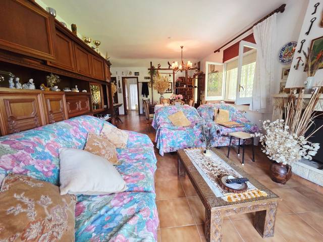 Casa-chalet en Venta en Cunit Residencial