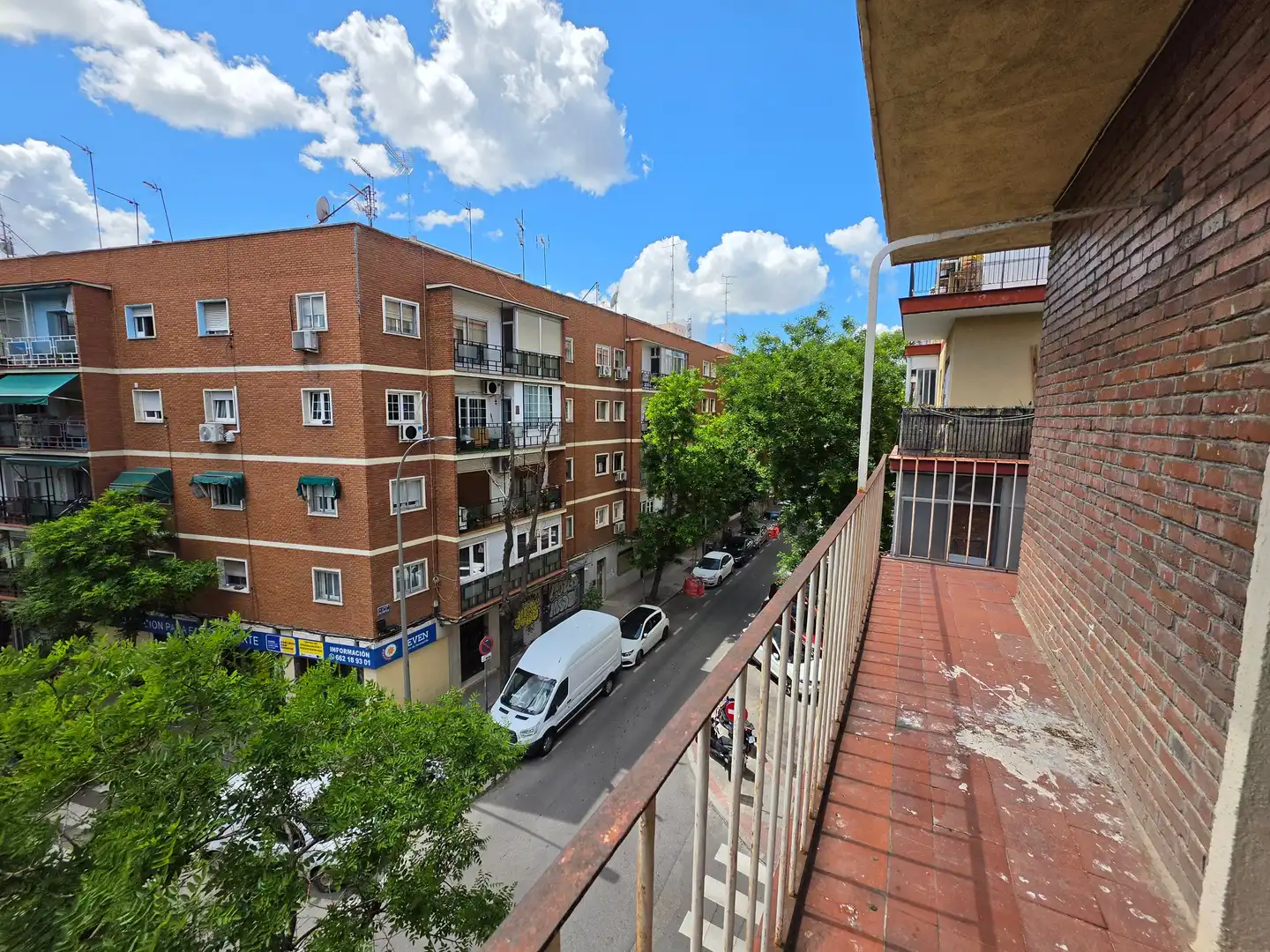 Vista exterior de Piso en venta en Madrid con Calefacción y Terraza